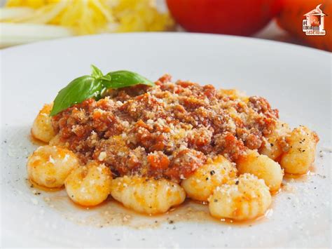 Ñoquis con Salsa Boloñesa