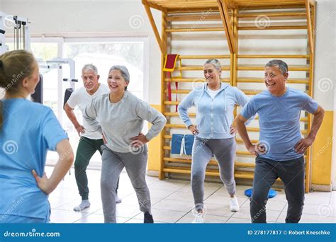 Adulto mayor haciendo ejercicio