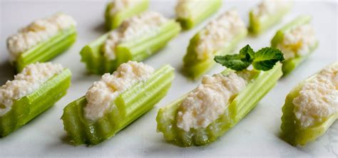 Apio Relleno con Pasta Saludable