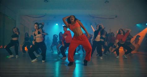 Bailando Reggaeton
