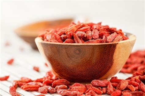 Bayas de goji en un tazón