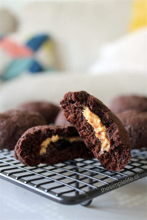 Brownie cookies veganas rellenas de mantequilla de maní