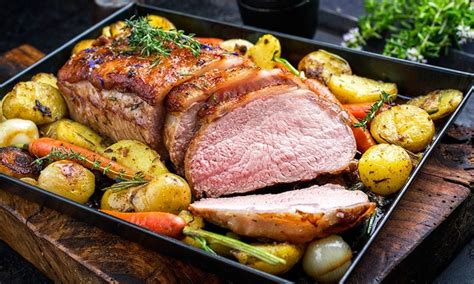Carne de cerdo al horno con verduras