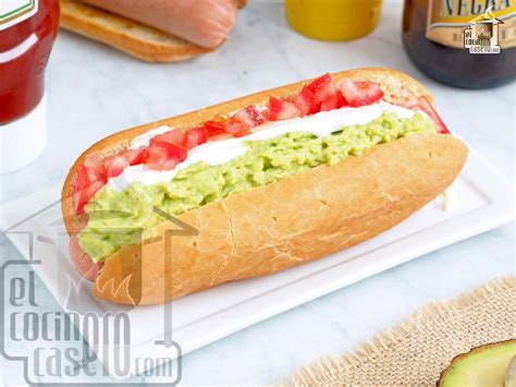 Completo chileno con mayonesa