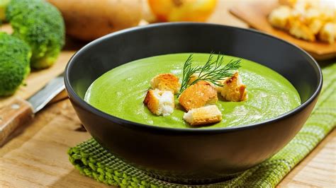 Crema de brócoli con crotones