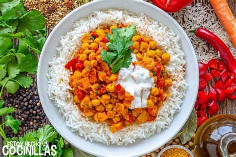 Curry de garbanzos con verduras asadas y arroz primavera