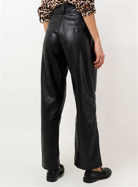 Detalles del pantalón de ecocuero vegano