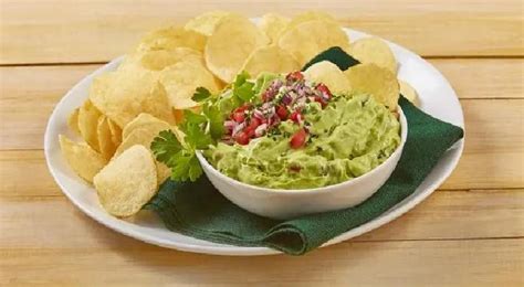 Dip de Palta con aguacate y totopos