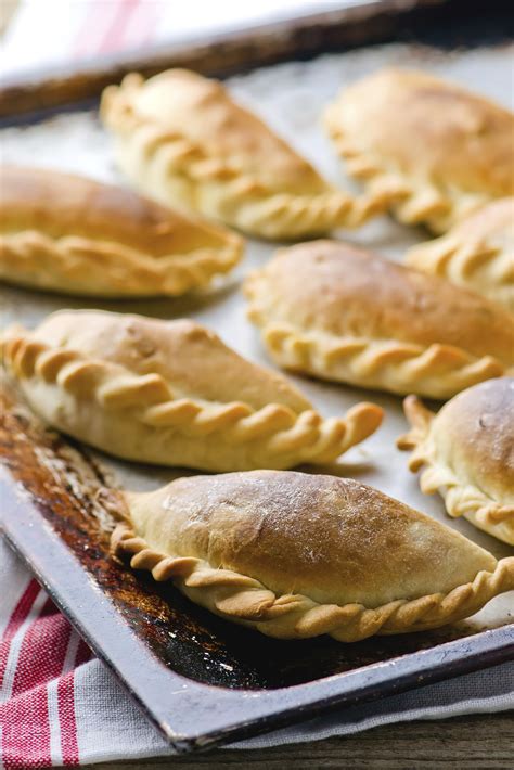 Empanada de carne al horno