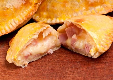 Empanada de jamón y queso
