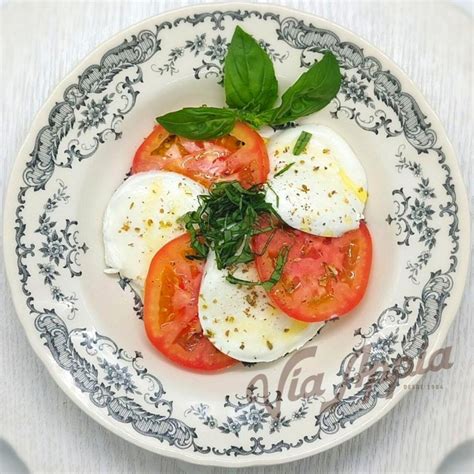 Ensalada Caprese con Mozzarella di Bufala Ciliegine