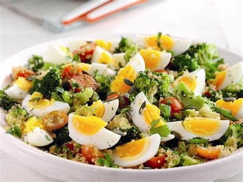 Ensalada de Quinoa con Huevo a la Copa y Verduras