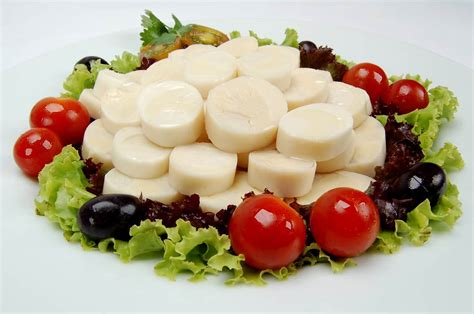 Ensalada de lechuga con palmitos y aceitunas