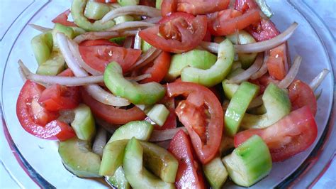 Ensalada de tomates con pepino