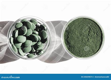 Espirulina en polvo y pastillas