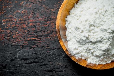 Harina de trigo en un tazón