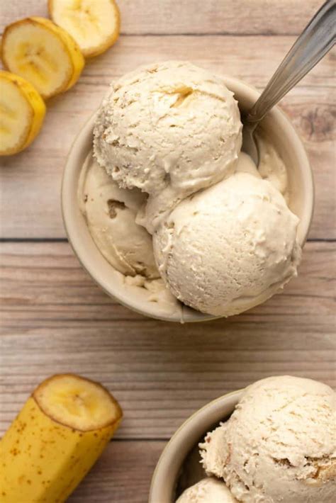 Helado vegano de plátano congelado