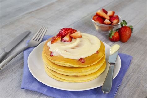 Hot Cakes con Salsa y Frutas
