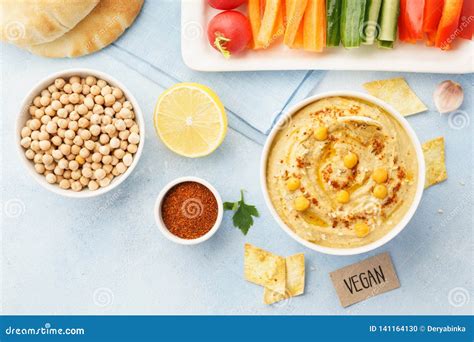 Hummus vegano con verduras