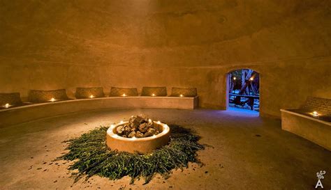 Interior de un temazcal