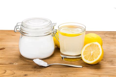 Jugo de limón con bicarbonato: beneficios y riesgos