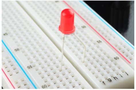 LED insertado en una breadboard