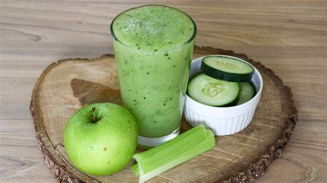 Licuado de apio, pepino y manzana verde