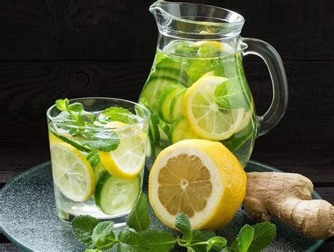 Limonada con menta y jengibre