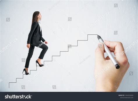 Mujer subiendo escaleras