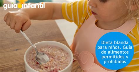 Niño comiendo dieta blanda