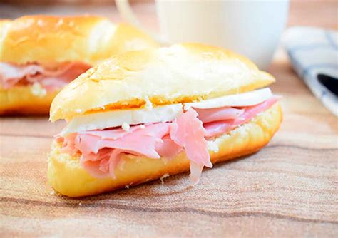 Pan con queso y jamón