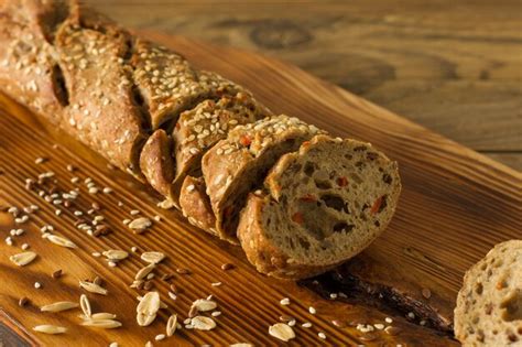 Pan de plátano vegano listo para servir