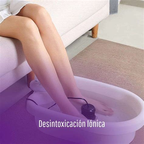 Persona relajándose durante una sesión de desintoxicación iónica