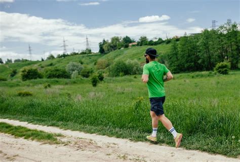 Persona trotando al aire libre