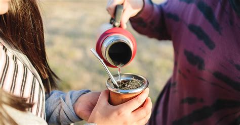Personas compartiendo mate