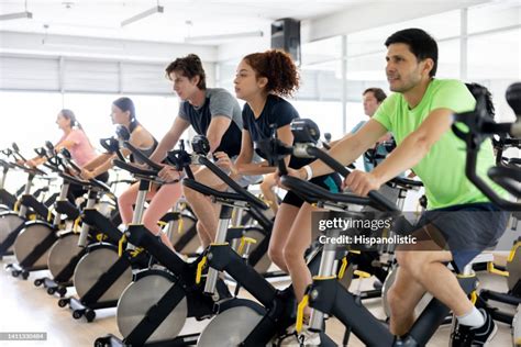 Personas haciendo ejercicio