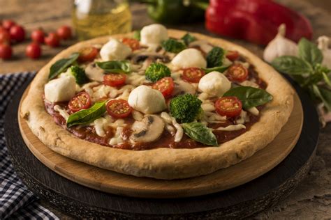 Pizza Vegetariana con diversos ingredientes