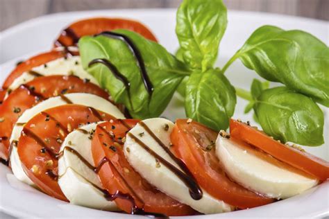 Platos con tomate