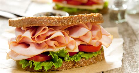 Sándwich de jamón y pavo