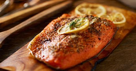 Salmón cocido listo para servir