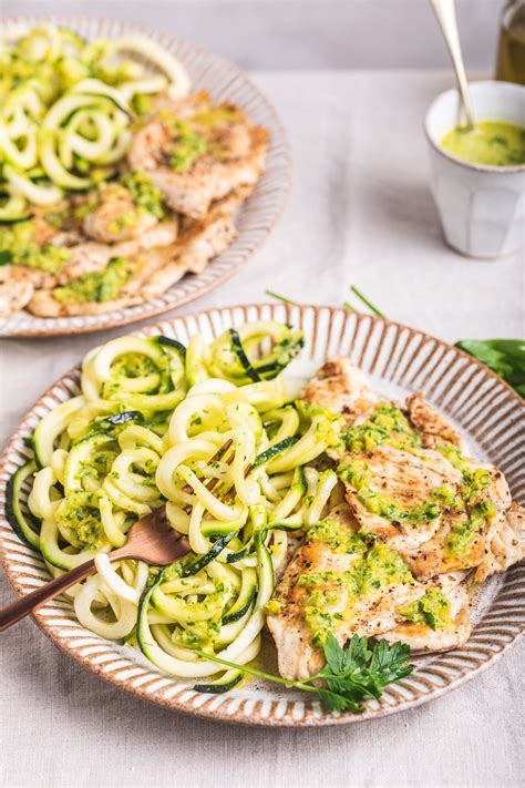 Salmón con fideos de calabacín