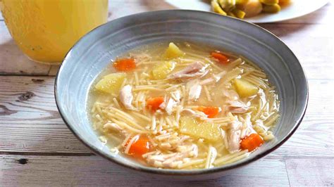 Sopa de pollo saludable