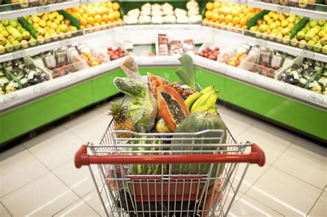 Supermercado con alimentos saludables