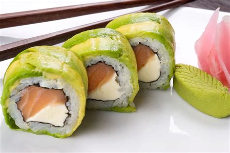 Sushi envuelto en palta
