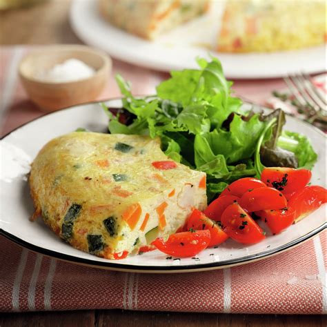 Tortilla de verduras y ensalada