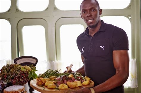 Usain Bolt comiendo