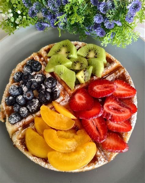 Waffle de avena con frutas y miel