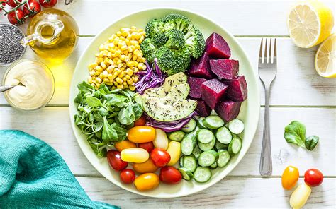 plato de alimentos saludables